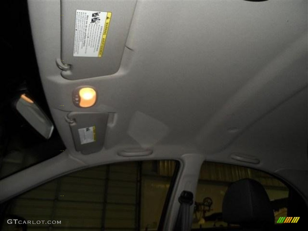 2010 Aveo LS Sedan - Victory Red / Charcoal photo #15