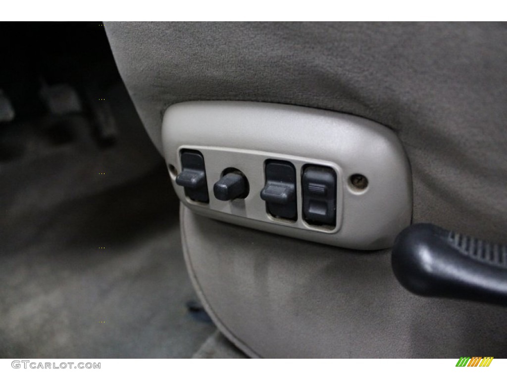 2003 Dodge Ram 2500 SLT Quad Cab 4x4 Controls Photo #75127604