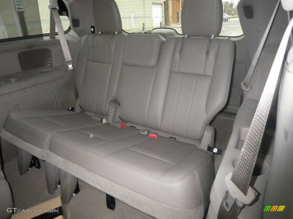 2013 Town & Country Touring - L - Crystal Blue Pearl / Dark Frost Beige/Medium Frost Beige photo #7