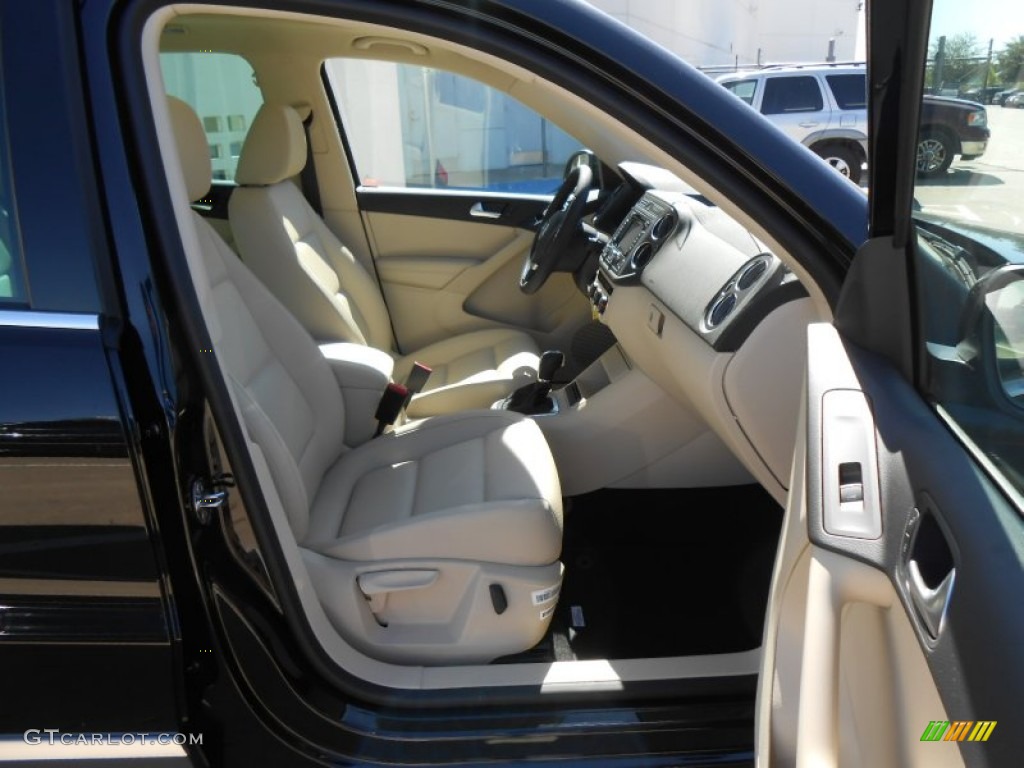 2013 Tiguan SE - Deep Black Metallic / Beige photo #13