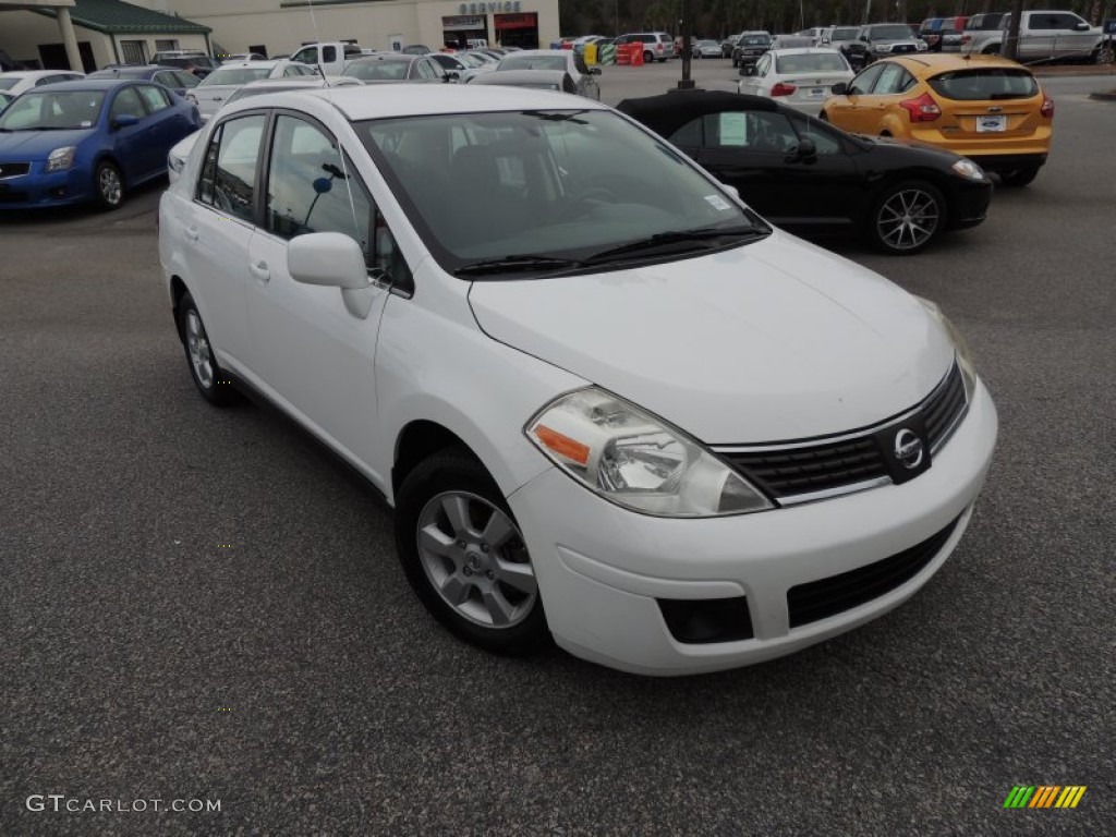 Fresh Powder White Nissan Versa