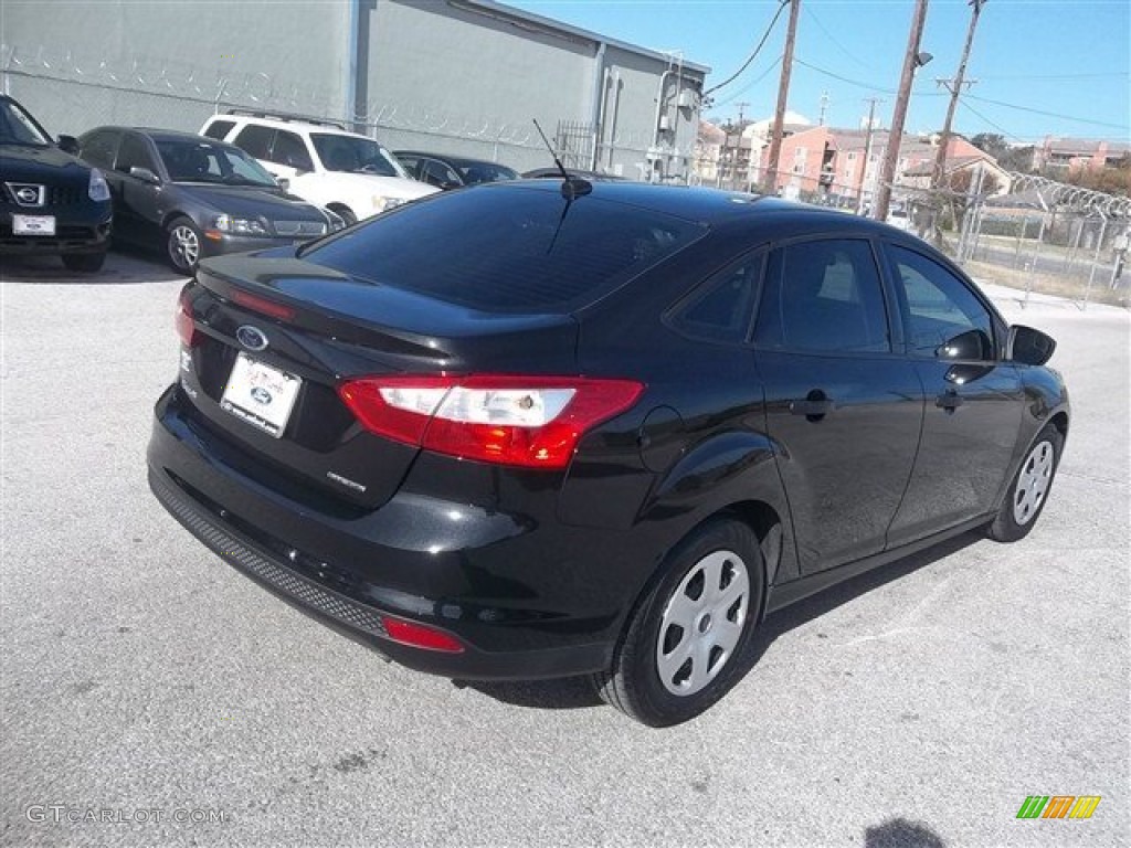 2013 Focus S Sedan - Tuxedo Black / Charcoal Black photo #3