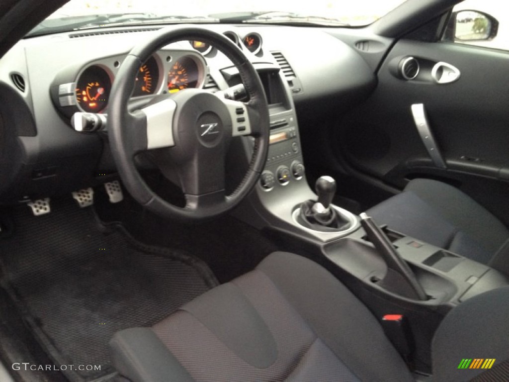 Charcoal Interior 2003 Nissan 350Z Coupe Photo #75171080
