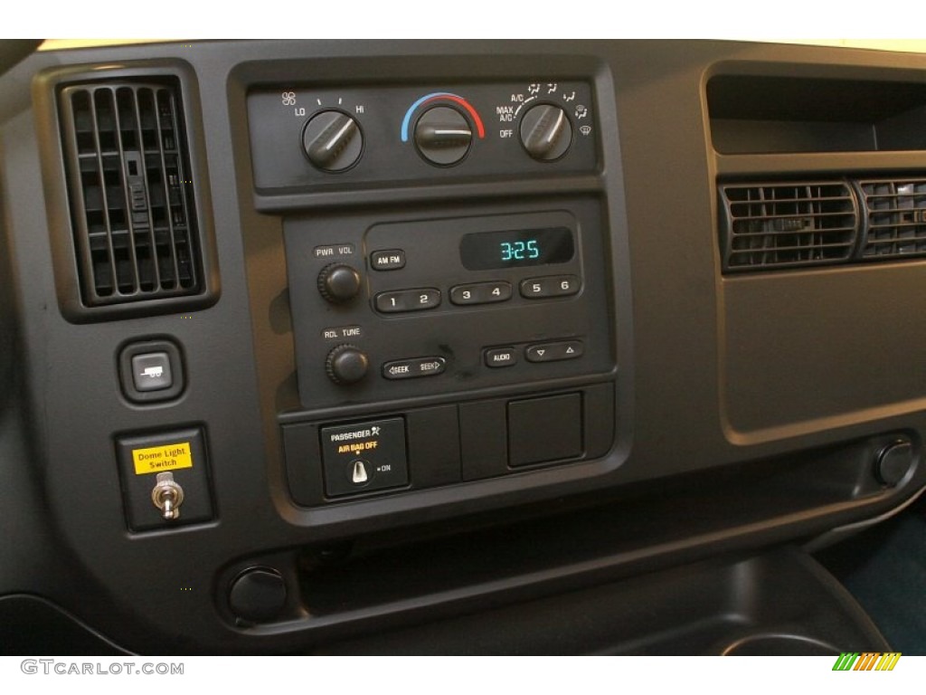 2005 Chevrolet Express 2500 Cargo Van Controls Photos