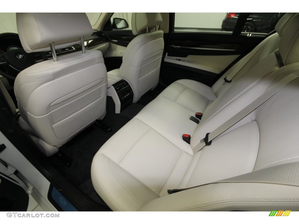2013 BMW 7 Series 750i Sedan Rear Seat Photo #75172789
