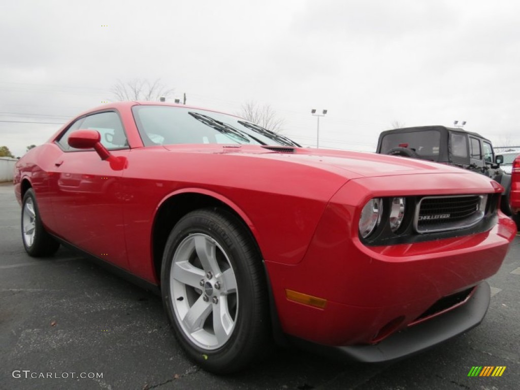 2013 Challenger SXT - Redline 3-Coat Pearl / Dark Slate Gray photo #4