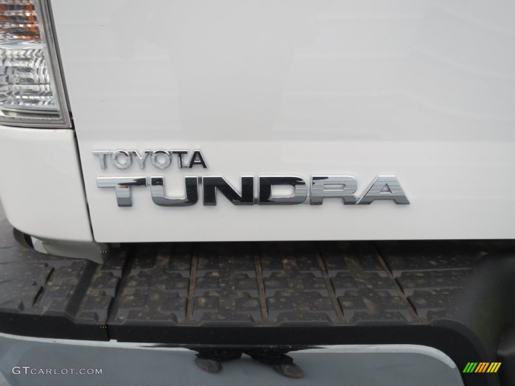 2013 Tundra CrewMax - Super White / Graphite photo #14