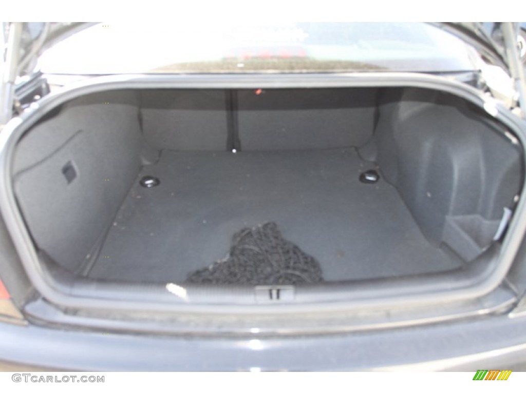 2001 Audi A4 1.8T quattro Sedan Trunk Photos