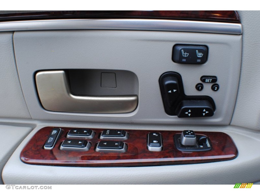 2004 Lincoln Town Car Ultimate Controls Photo #75190295