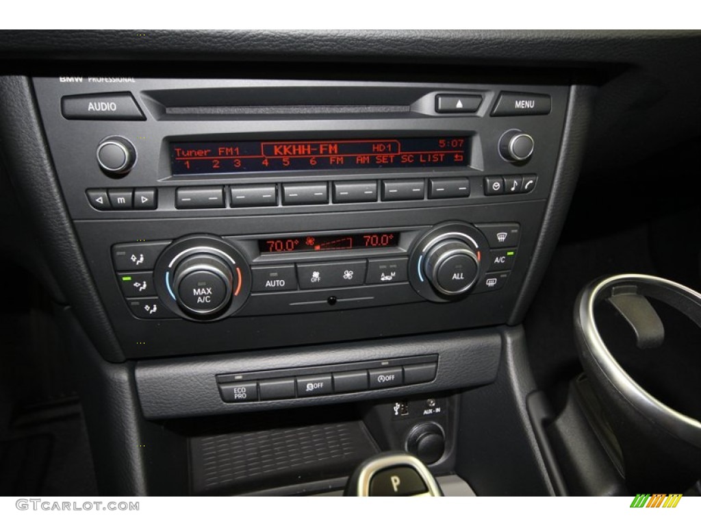 2013 BMW X1 sDrive 28i Controls Photo #75191344