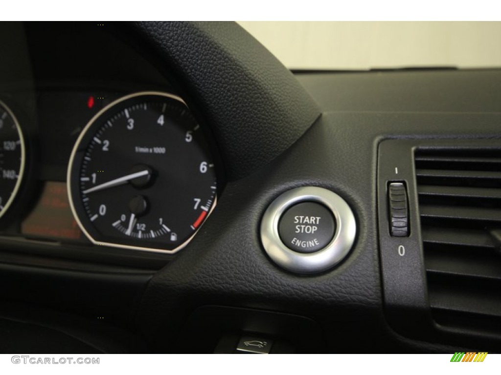 2013 1 Series 128i Coupe - Jet Black / Black photo #18