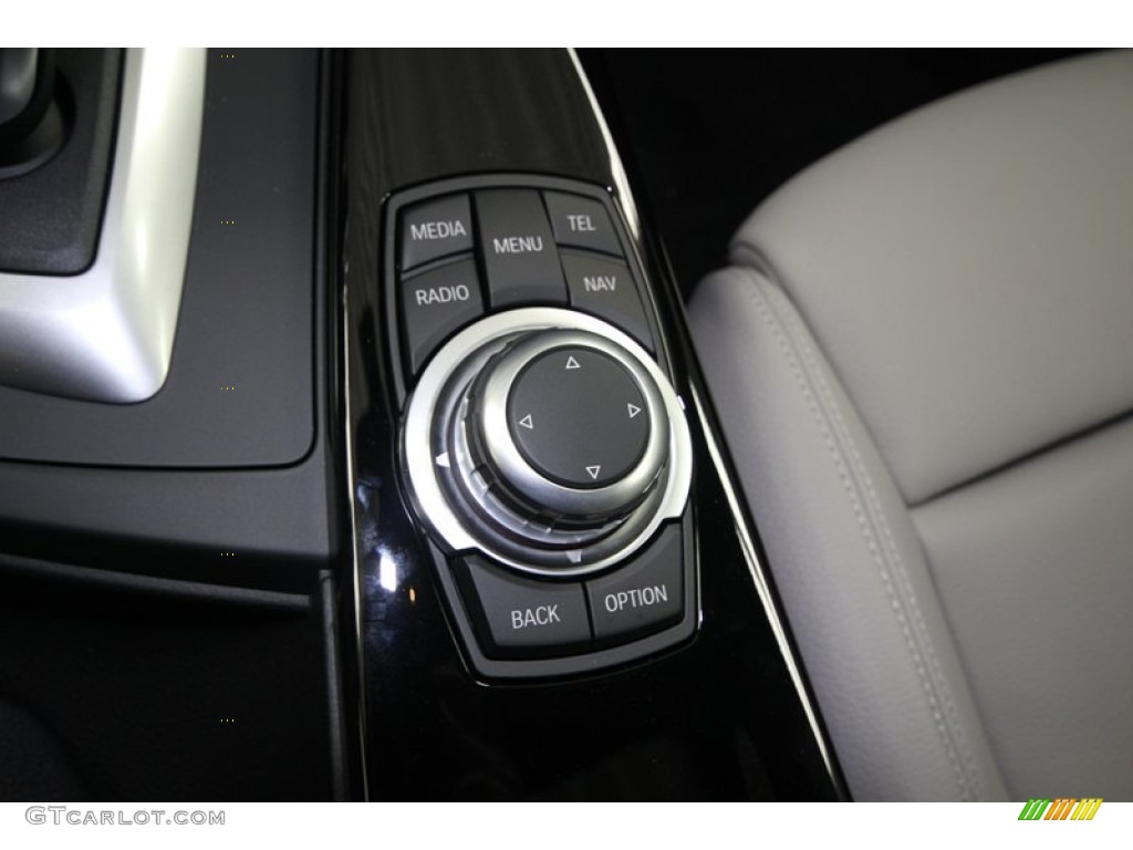 2013 BMW 3 Series 335i Sedan Controls Photo #75192308