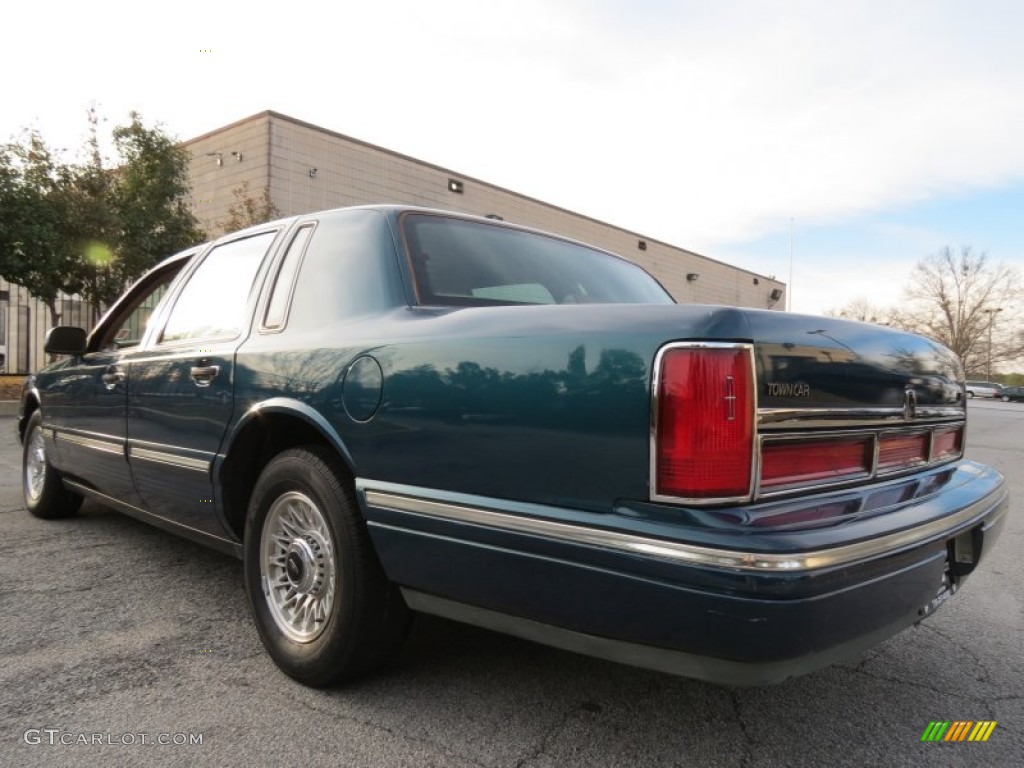 1997 Town Car Executive - Deep Evergreen Pearl Metallic / Beige photo #2