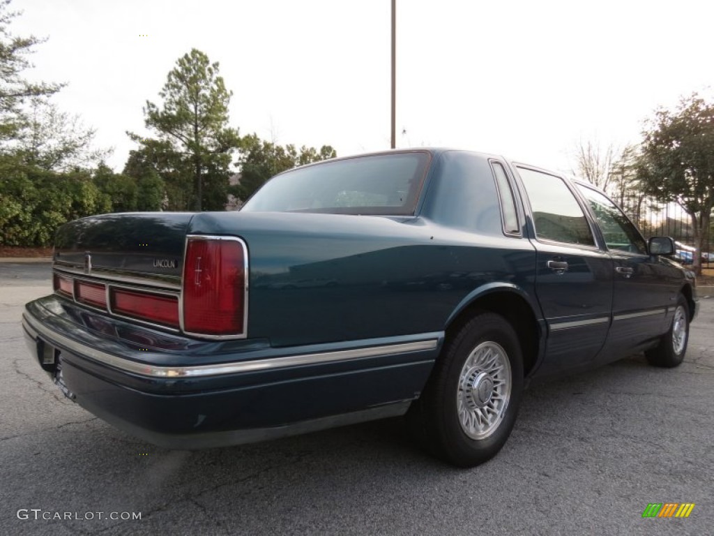 1997 Town Car Executive - Deep Evergreen Pearl Metallic / Beige photo #3