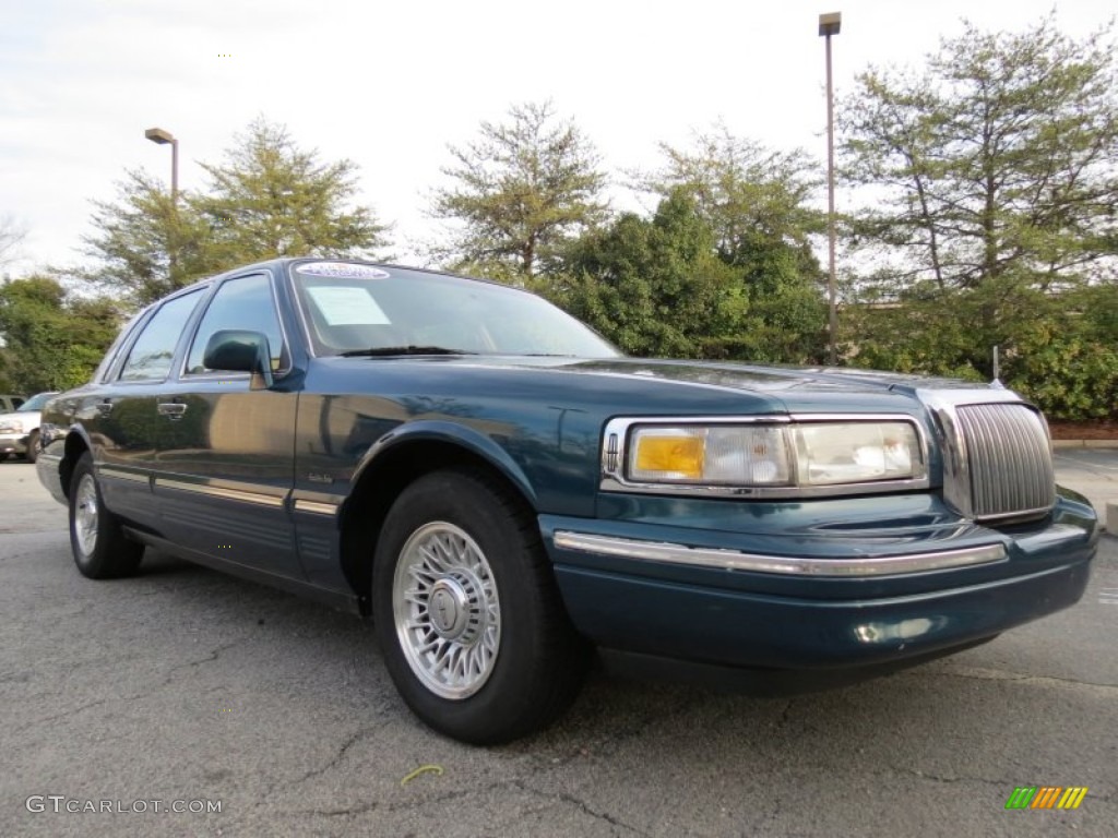 Deep Evergreen Pearl Metallic 1997 Lincoln Town Car Executive Exterior Photo #75199016