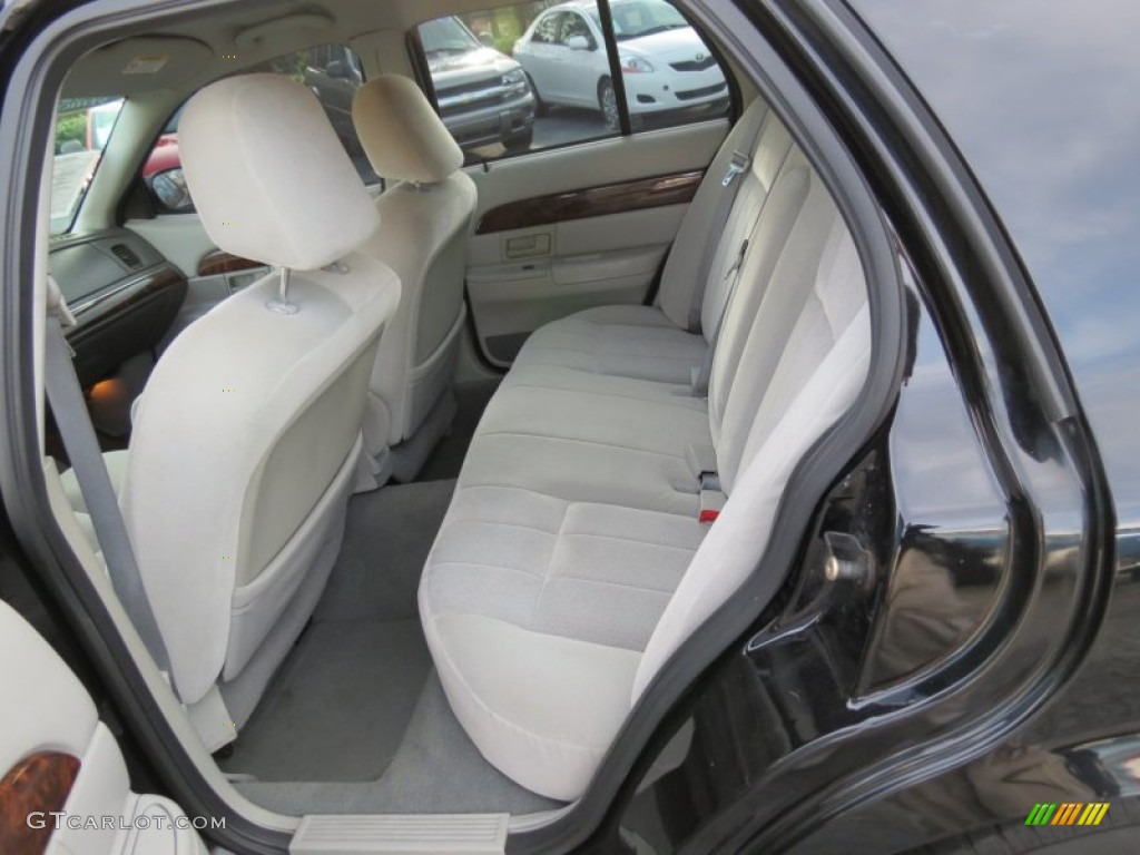 2004 Grand Marquis GS - Black Clearcoat / Medium Parchment photo #8