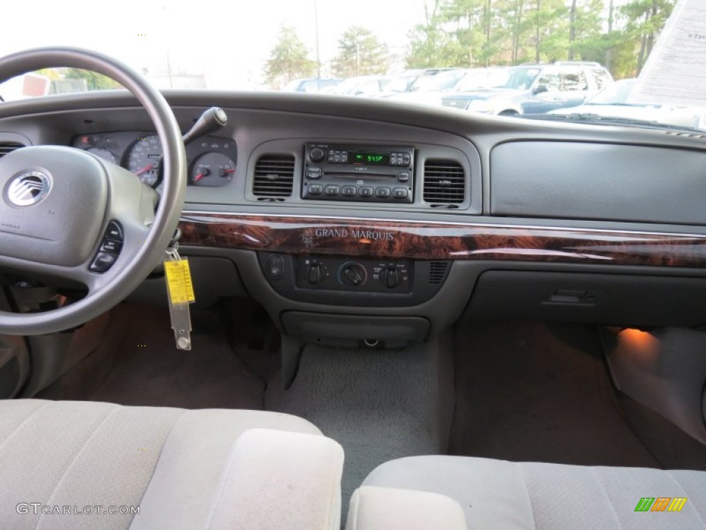 2004 Grand Marquis GS - Black Clearcoat / Medium Parchment photo #11