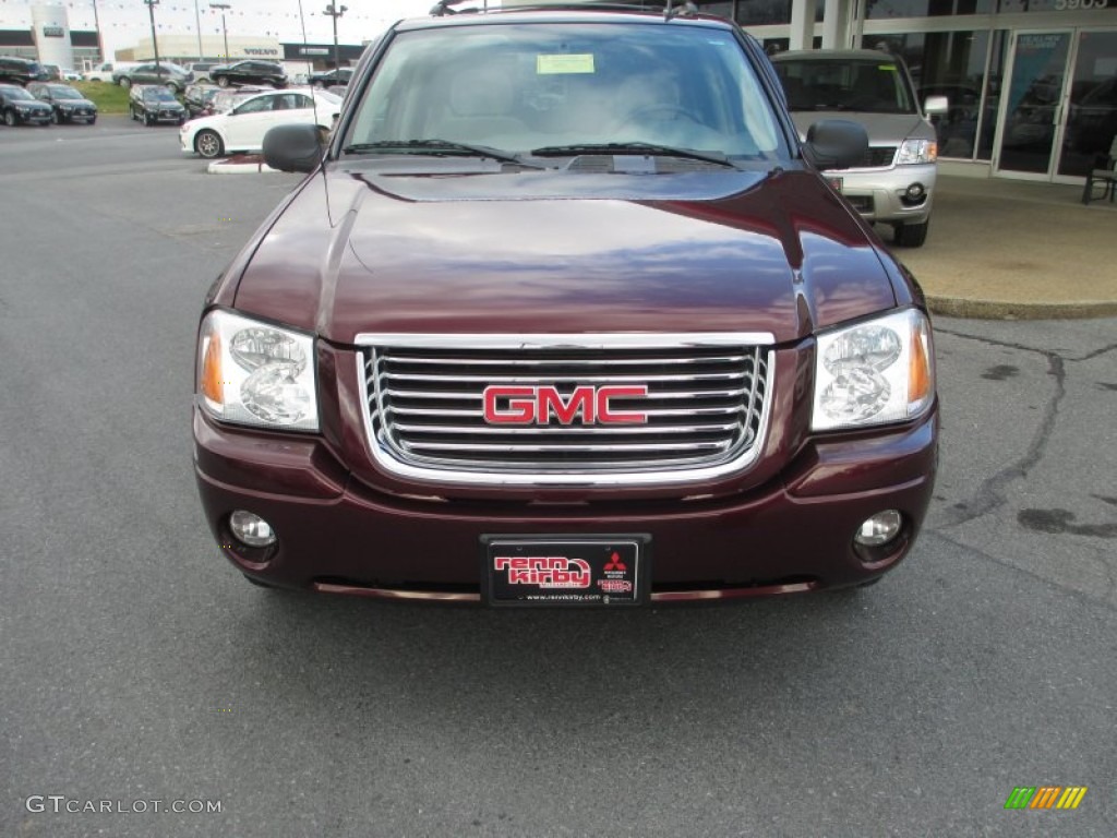 2006 Envoy SLE 4x4 - Cranberry Red Metallic / Light Gray photo #2