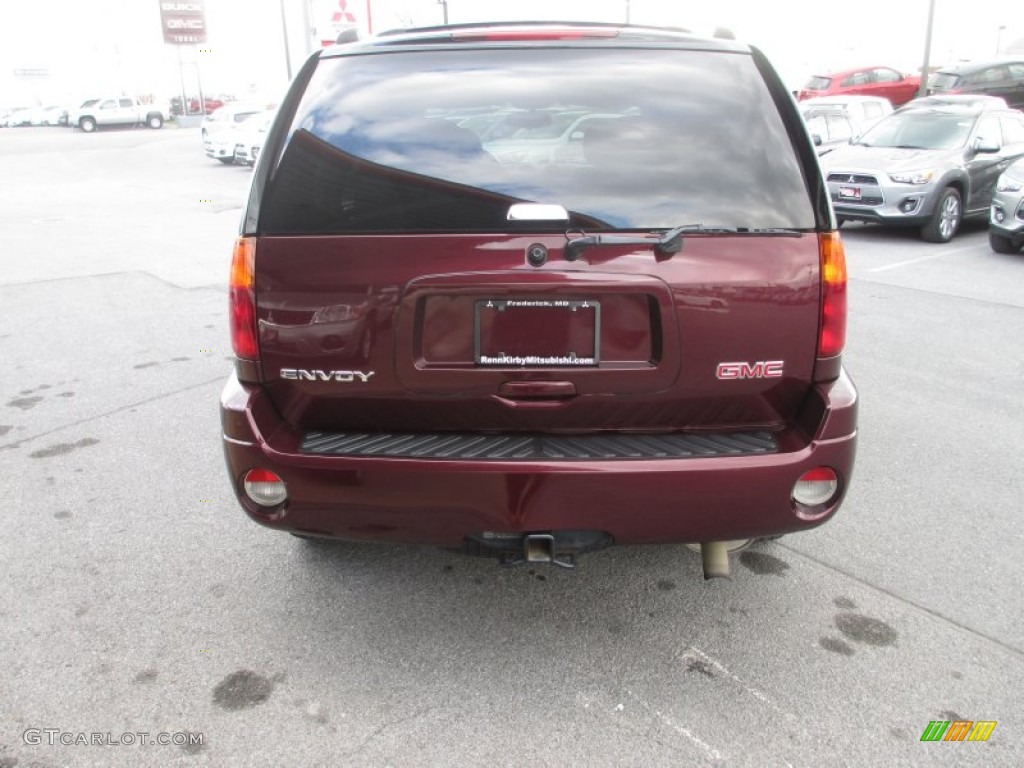 2006 Envoy SLE 4x4 - Cranberry Red Metallic / Light Gray photo #6