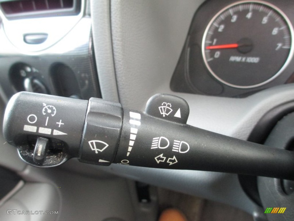 2006 GMC Envoy SLE 4x4 Controls Photo #75203079
