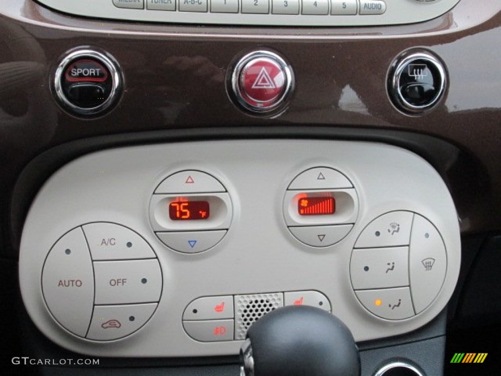 2012 Fiat 500 Lounge Controls Photo #75203316