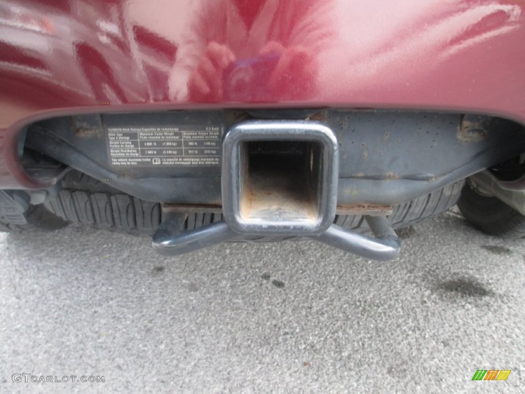 2006 Envoy SLE 4x4 - Cranberry Red Metallic / Light Gray photo #32