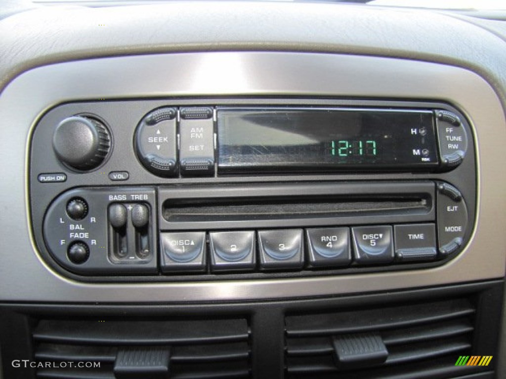 2004 Jeep Grand Cherokee Laredo Audio System Photos
