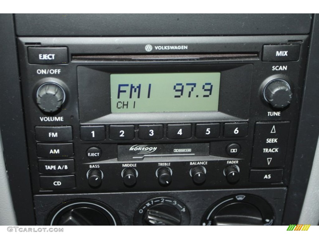 2004 Volkswagen Jetta GLS Sedan Audio System Photo #75206757