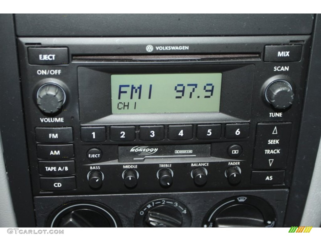 2004 Volkswagen Jetta GLS Sedan Audio System Photos