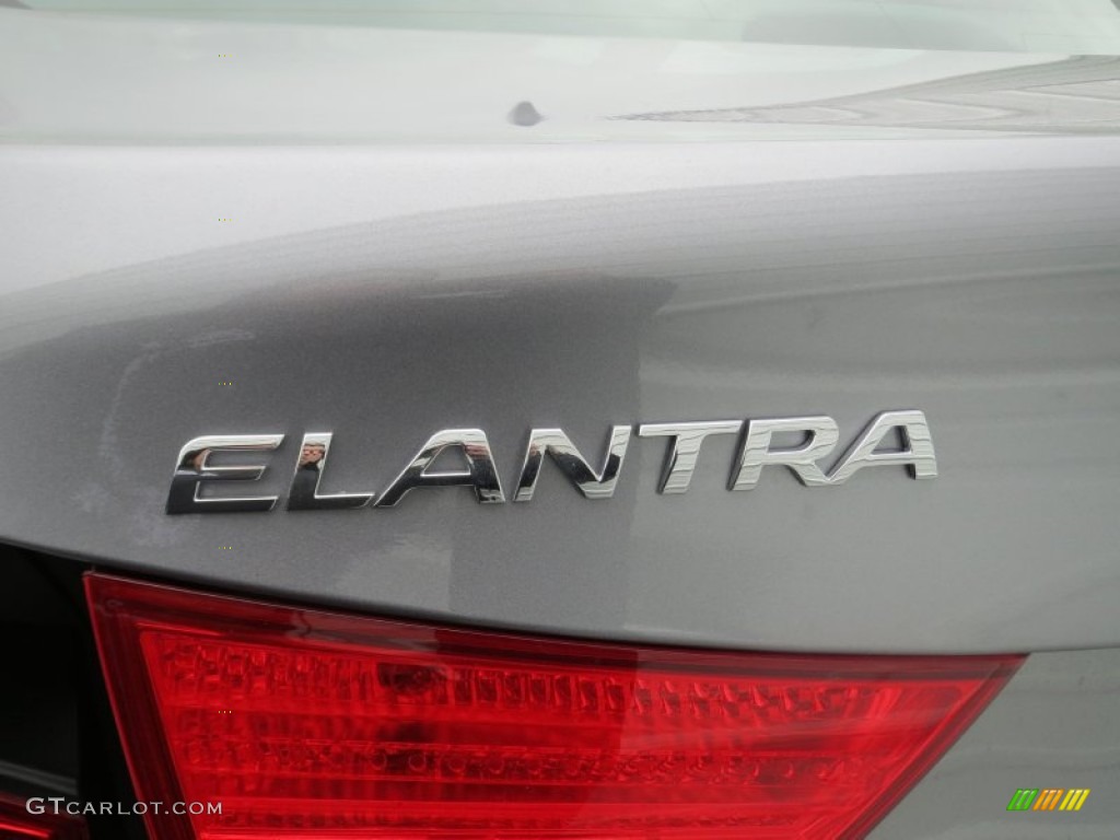 2013 Hyundai Elantra GLS Marks and Logos Photos