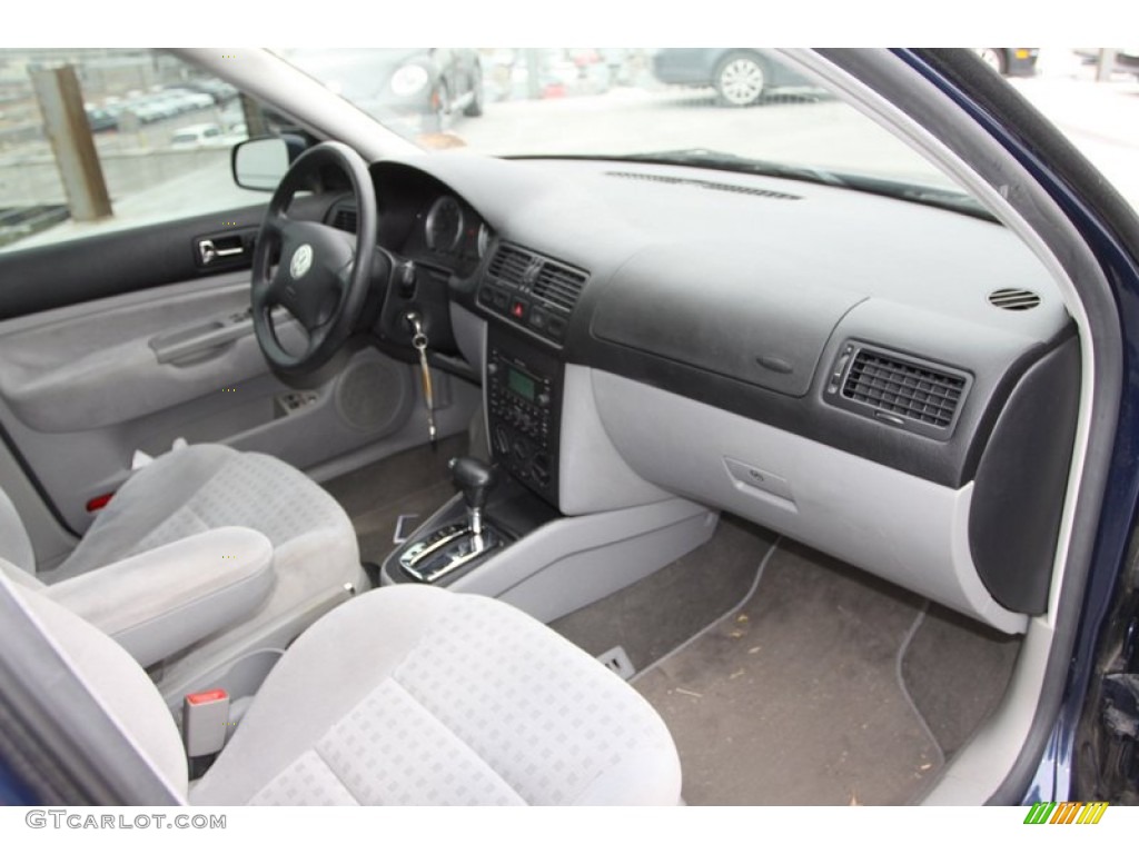 2004 Volkswagen Jetta GLS Sedan Grey Dashboard Photo #75206913