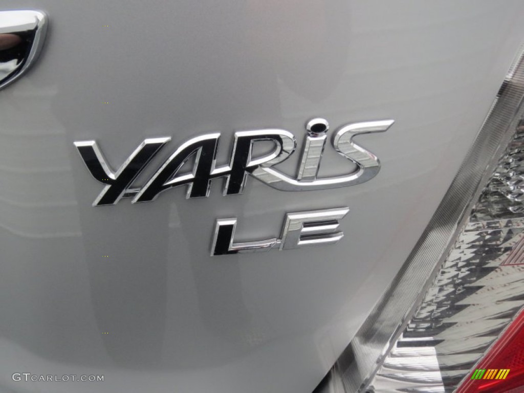 2013 Toyota Yaris LE 3 Door Marks and Logos Photos