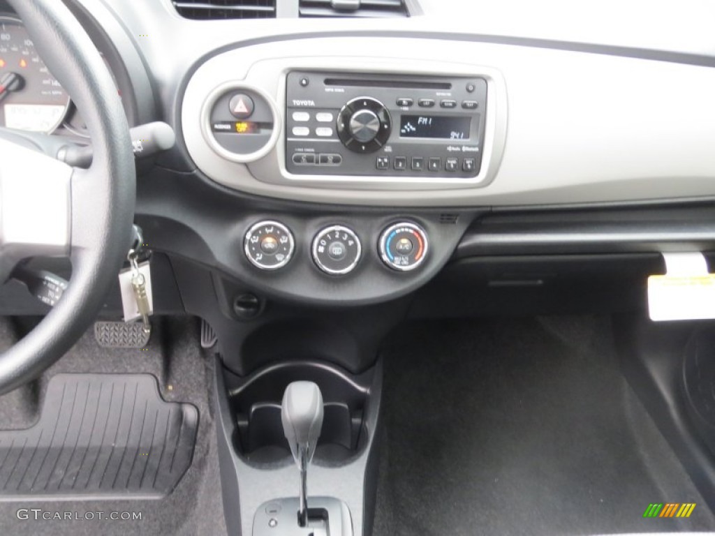 2013 Toyota Yaris LE 3 Door Controls Photo #75209475