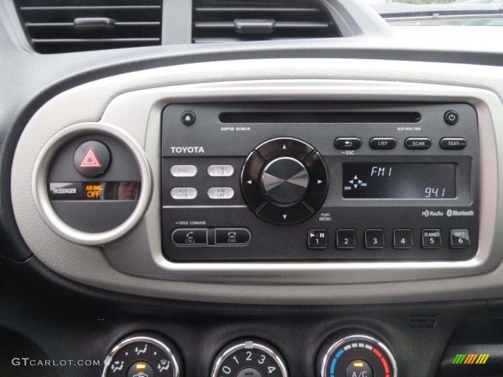 2013 Toyota Yaris LE 3 Door Audio System Photos