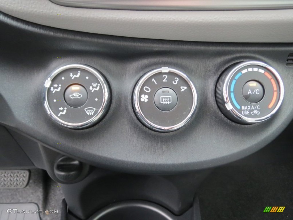 2013 Toyota Yaris LE 3 Door Controls Photo #75209506