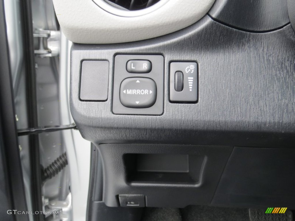 2013 Toyota Yaris LE 3 Door Controls Photo #75209582