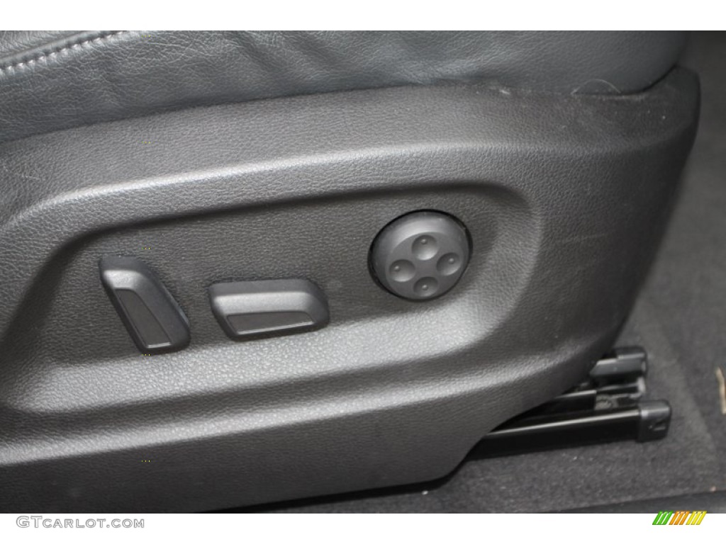 2011 Q5 2.0T quattro - Ice Silver Metallic / Black photo #37