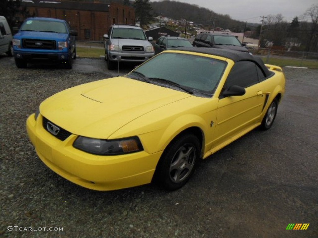 2003 Mustang V6 Convertible - Zinc Yellow / Dark Charcoal photo #3