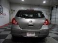 Magnetic Gray - Versa 1.8 SL Hatchback Photo No. 6