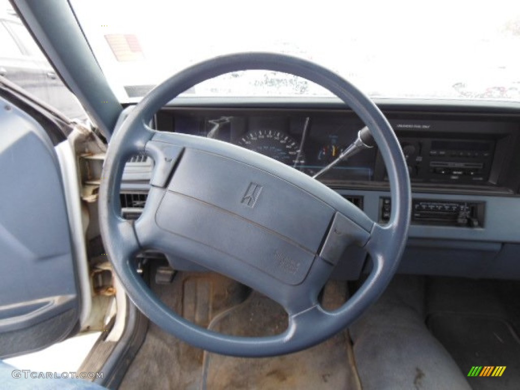 1996 Cutlass Ciera SL Sedan - White / Blue photo #13