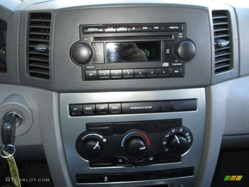 2005 Jeep Grand Cherokee Laredo 4x4 Controls Photo #75234877
