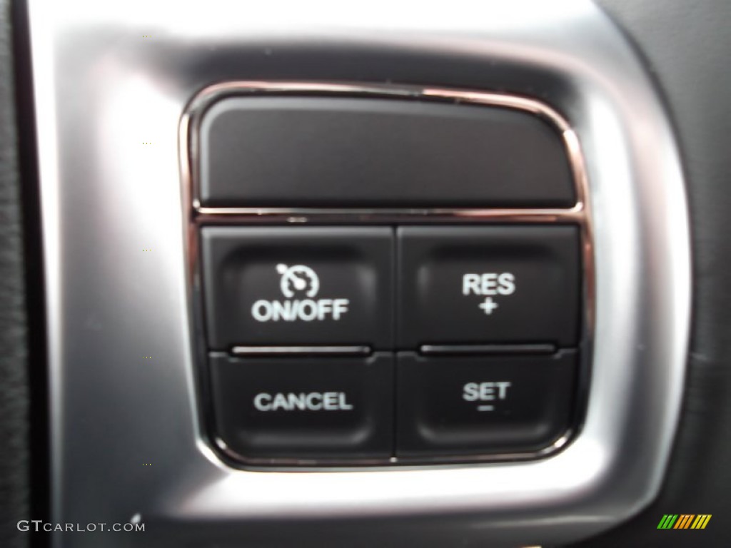 2013 Chrysler Town & Country Touring Controls Photo #75235230