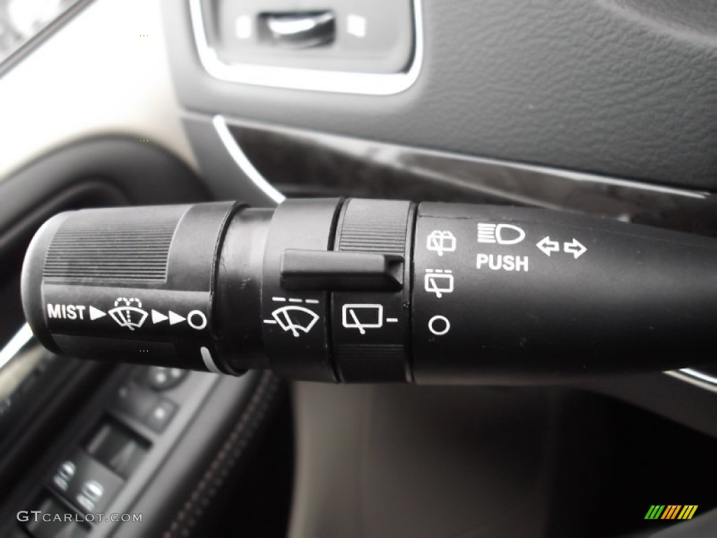2013 Chrysler Town & Country Touring Controls Photo #75235248