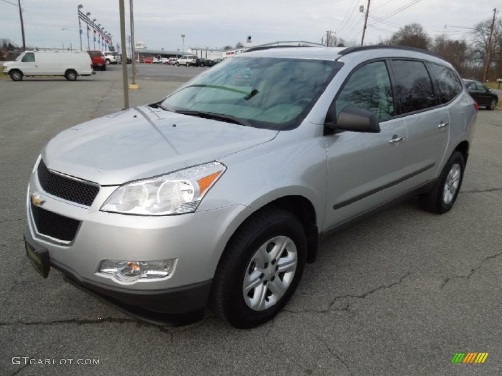 2010 Traverse LS - Silver Ice Metallic / Dark Gray/Light Gray photo #1