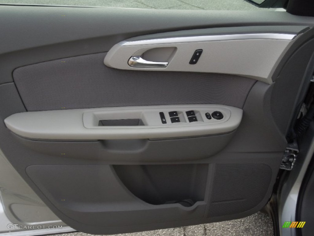 2010 Traverse LS - Silver Ice Metallic / Dark Gray/Light Gray photo #10