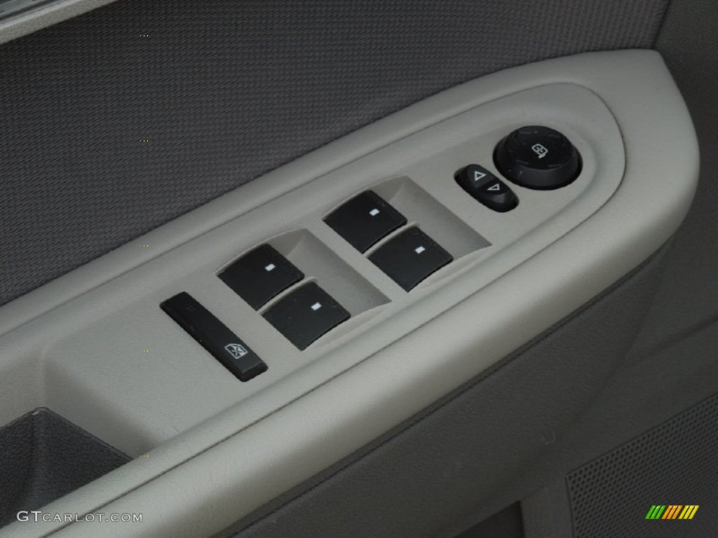 2010 Traverse LS - Silver Ice Metallic / Dark Gray/Light Gray photo #11