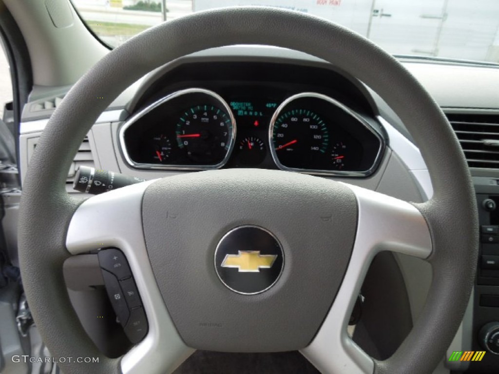 2010 Traverse LS - Silver Ice Metallic / Dark Gray/Light Gray photo #16