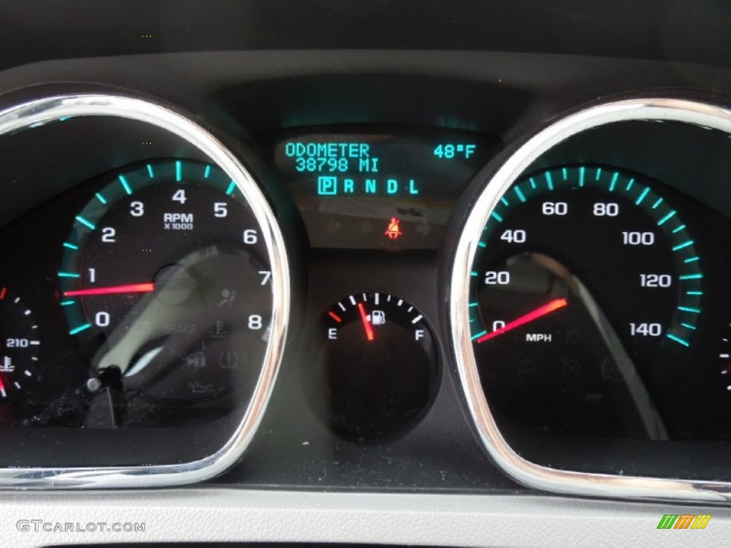 2010 Traverse LS - Silver Ice Metallic / Dark Gray/Light Gray photo #17