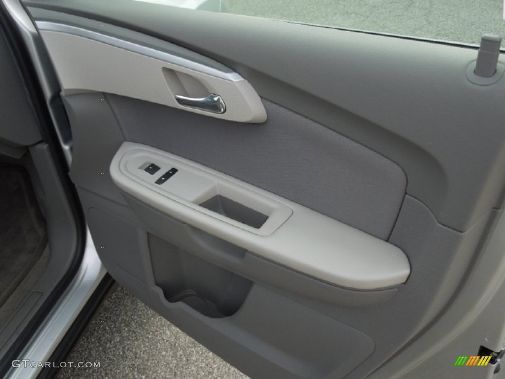 2010 Traverse LS - Silver Ice Metallic / Dark Gray/Light Gray photo #22