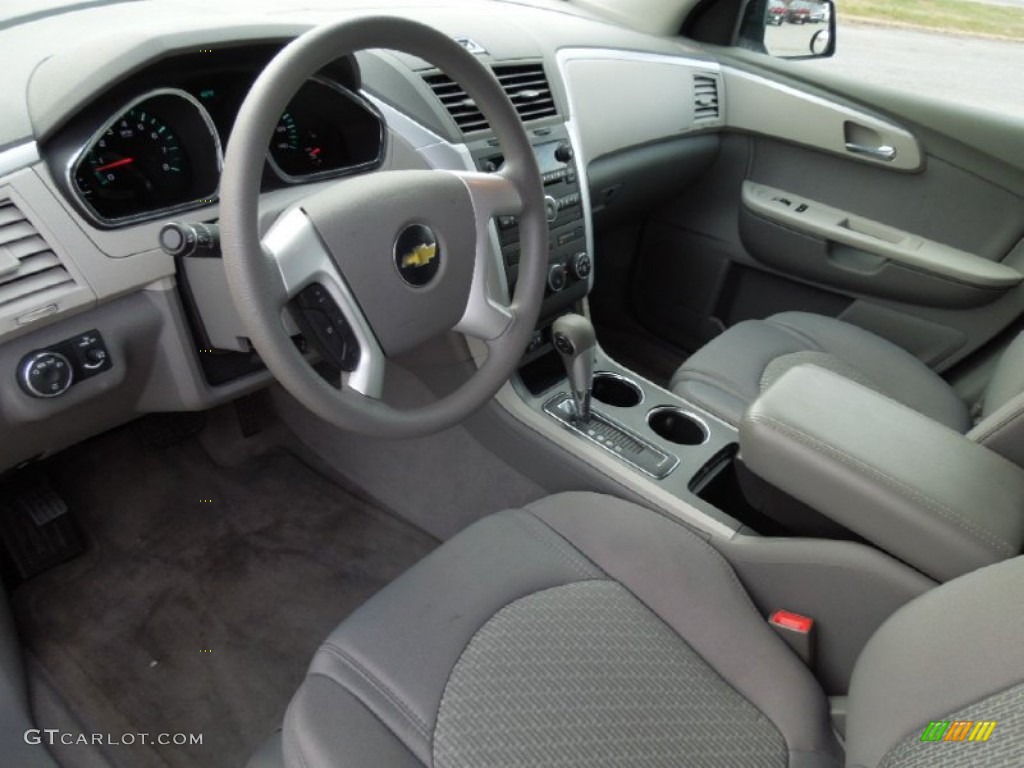 2010 Traverse LS - Silver Ice Metallic / Dark Gray/Light Gray photo #25